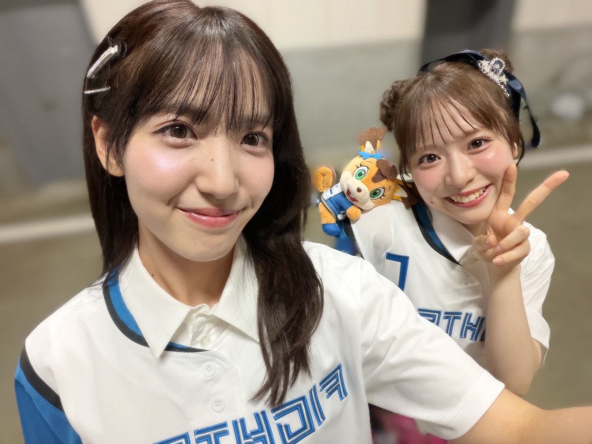 miumiu_0403's tweet photo. 北海道日本ハムファイターズさんの試合を応援しました📣☺️

祖父が日本ハムに勤めていたので、小さい頃はテレビを通して応援していました！
大人になって、スタジアムでライブをする日が来るなんて…❣️
すごく嬉しかったです🥹

選手のみなさん、お疲れ様でした！！
そしてありがとうございました⚾️ https://t.co/kw30qf3k9x