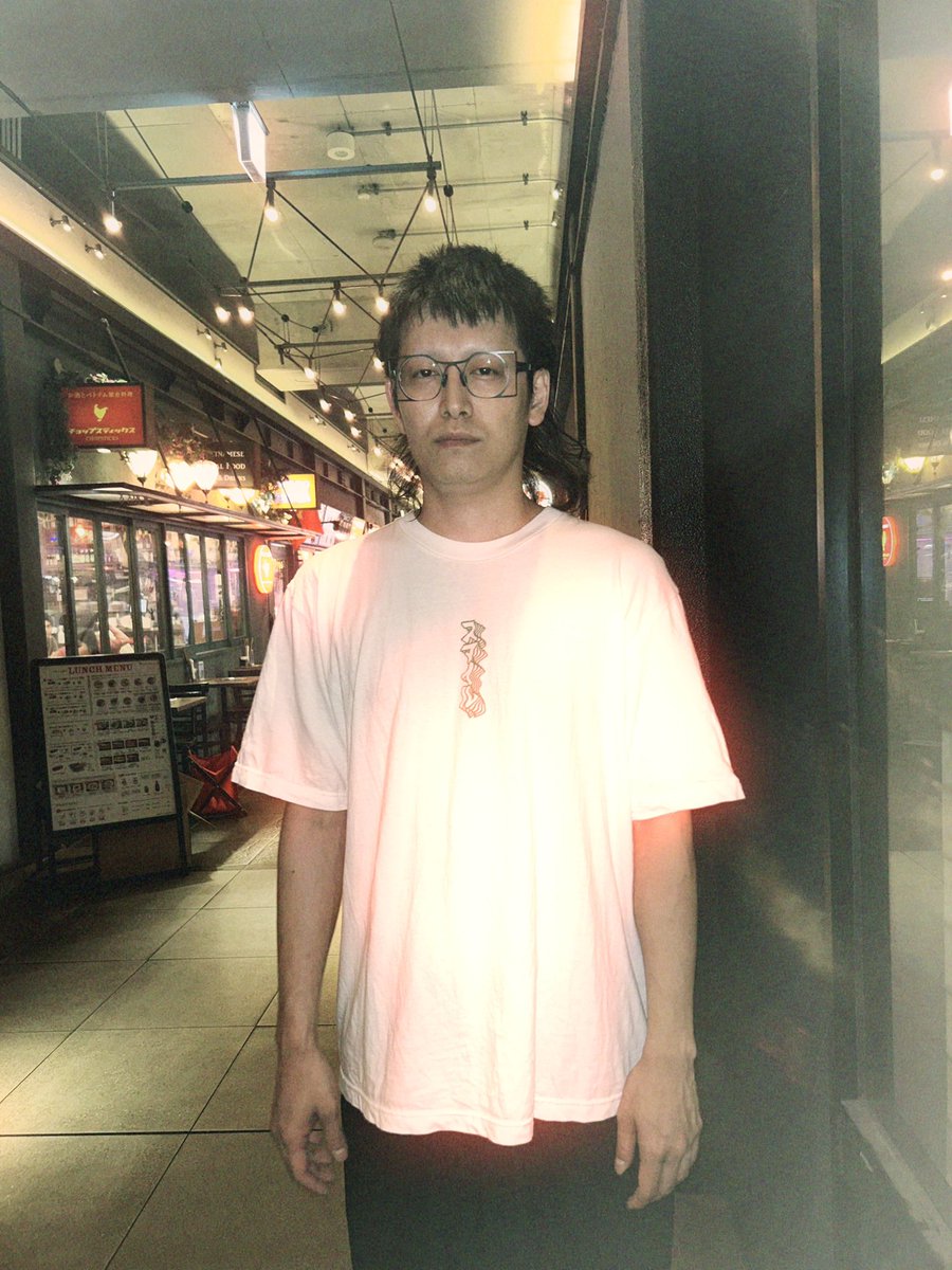 mikihitokun's tweet photo. 🟡普通に相談🟡

スマイルTシャツを受注販売しようか迷ってます。

ただシンプルに数少ないと赤字の可能性あるんで迷い中〜！

ちょっと欲しいかもと思ってくれる人いたらイイネしといてください、やる可能性が上がります！！！ https://t.co/qBpSXmmECy
