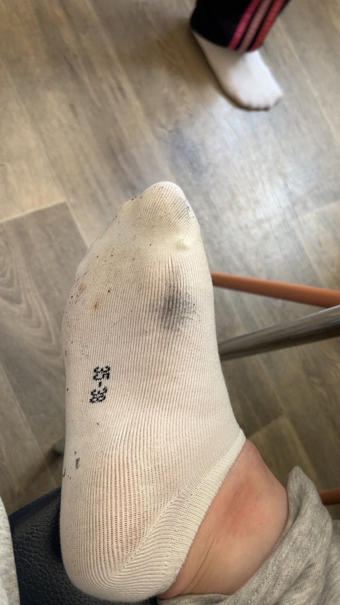 paymiriamm's tweet photo. wo sind die ganzen socken l0ser?
#feetdom #findom https://t.co/wrm69WjKhy