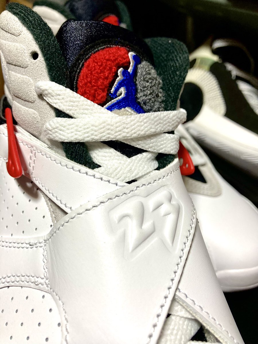 ZeeThaBQF's tweet photo. AJ8 “Bugs Bunny”、OGモデルが自分の初AJだったので感慨深い。当時はKicksへのニックネームもなく白x赤呼びしてて、外バスケでアウトソール削れまくってエアユニットが破れるまで履いてた。今回はもう少し大事にしよう。 https://t.co/cl2SVrMvbc