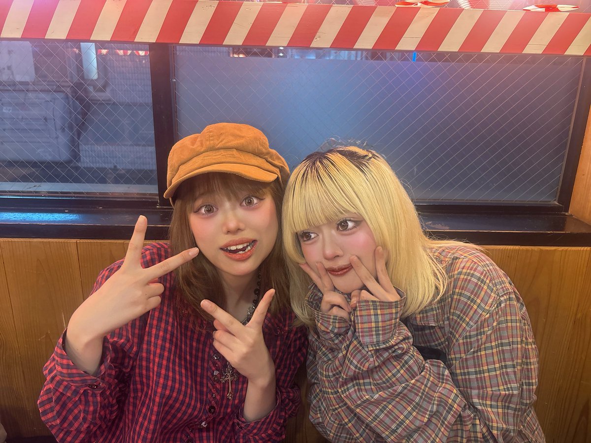 il0v3li's tweet photo. 最近毎回服似てる　@8runeko https://t.co/FWVTWWlQbL