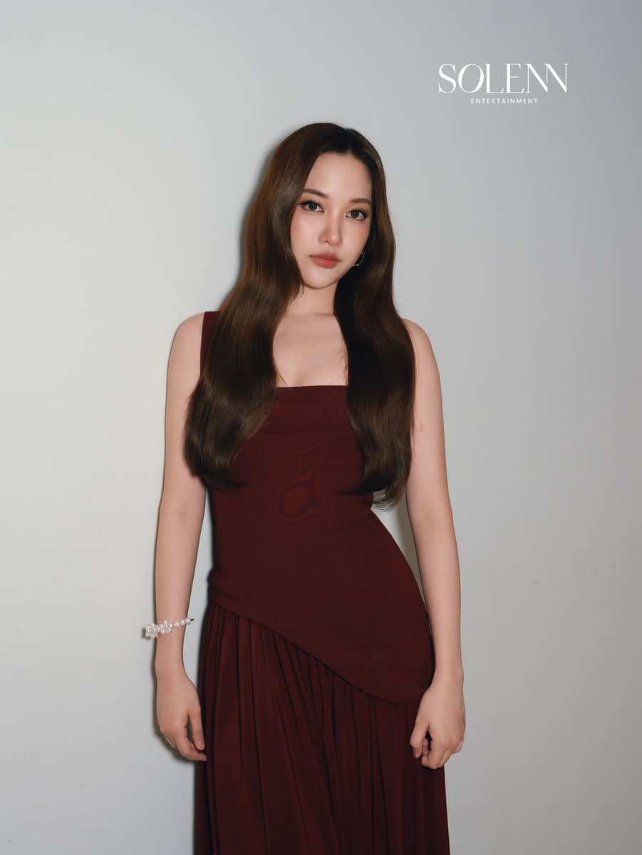 yoongsar's tweet photo. Freen is so very stunning 🫠

FREEN X CHAGEE EVENT
#CHAGEEwithFREEN
#CHAGEEFlavourlnHarmony
#CHAGEELycheeRoseBlackTea
#SolennEntertainment 
#srchafreen https://t.co/iApRNsn8gl
