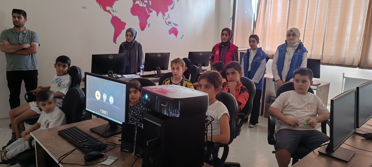 PatnosGM's tweet photo. Emniyet Genel Müdürlüğü tarafından hazırlanan ve Radyo ve Televizyon Üst Kurulu (RTÜK) tarafından onaylanarak kamuoyuyla paylaşılan trafik güvenliği temalı eğitim filmleri ve kamu spotları öğrencilerimize izlettirilmiştir. https://t.co/eGKQKNM3tH