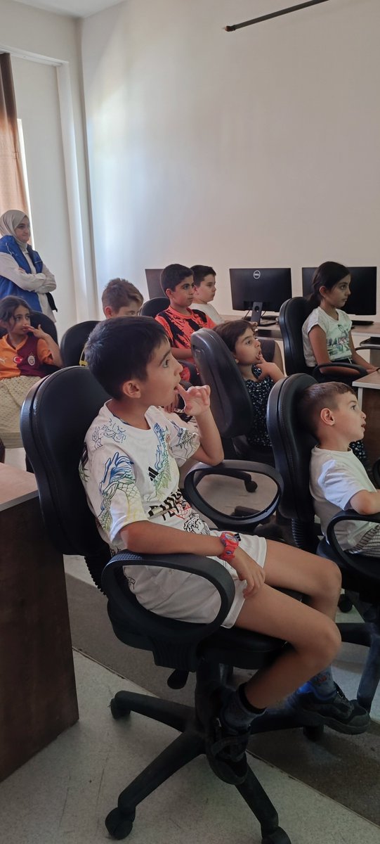 PatnosGM's tweet photo. Emniyet Genel Müdürlüğü tarafından hazırlanan ve Radyo ve Televizyon Üst Kurulu (RTÜK) tarafından onaylanarak kamuoyuyla paylaşılan trafik güvenliği temalı eğitim filmleri ve kamu spotları öğrencilerimize izlettirilmiştir. https://t.co/eGKQKNM3tH