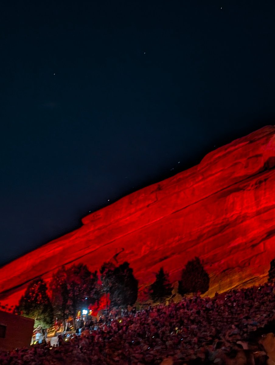 tylerfujoseph's tweet photo. i love when red rocks looks like it knows the end https://t.co/zcxmk1tgbO