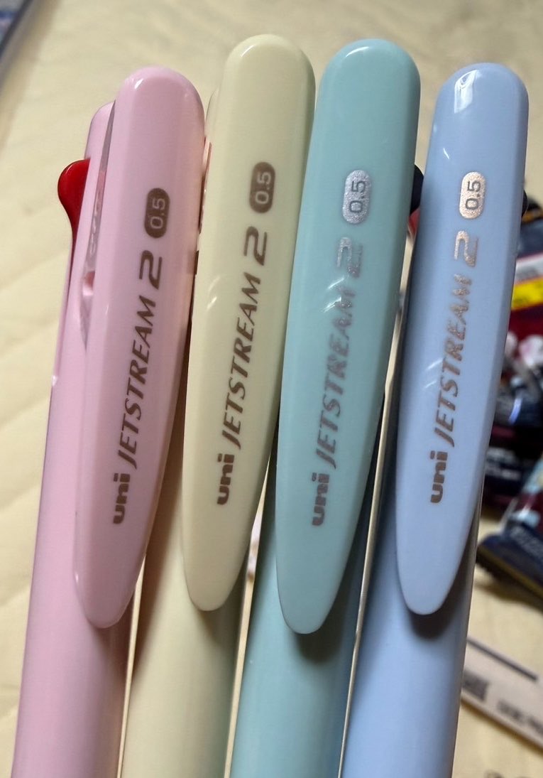 24maaatk8's tweet photo. ダイソーのこのペン描きやすくて沢山買った！パステルカラーで可愛い☺️ https://t.co/0K2fc9wL8o