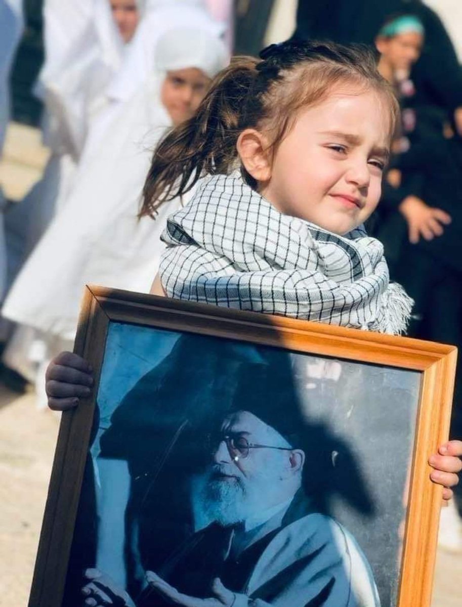 Maleka7906's tweet photo. ما بزرگ شده ی مکتب سید علی هستیم فرزندانی تربیت میکنیم شجاع و مقاوم ✊ 

#مکتب_ایستادگی https://t.co/h6GBYcaQ2h