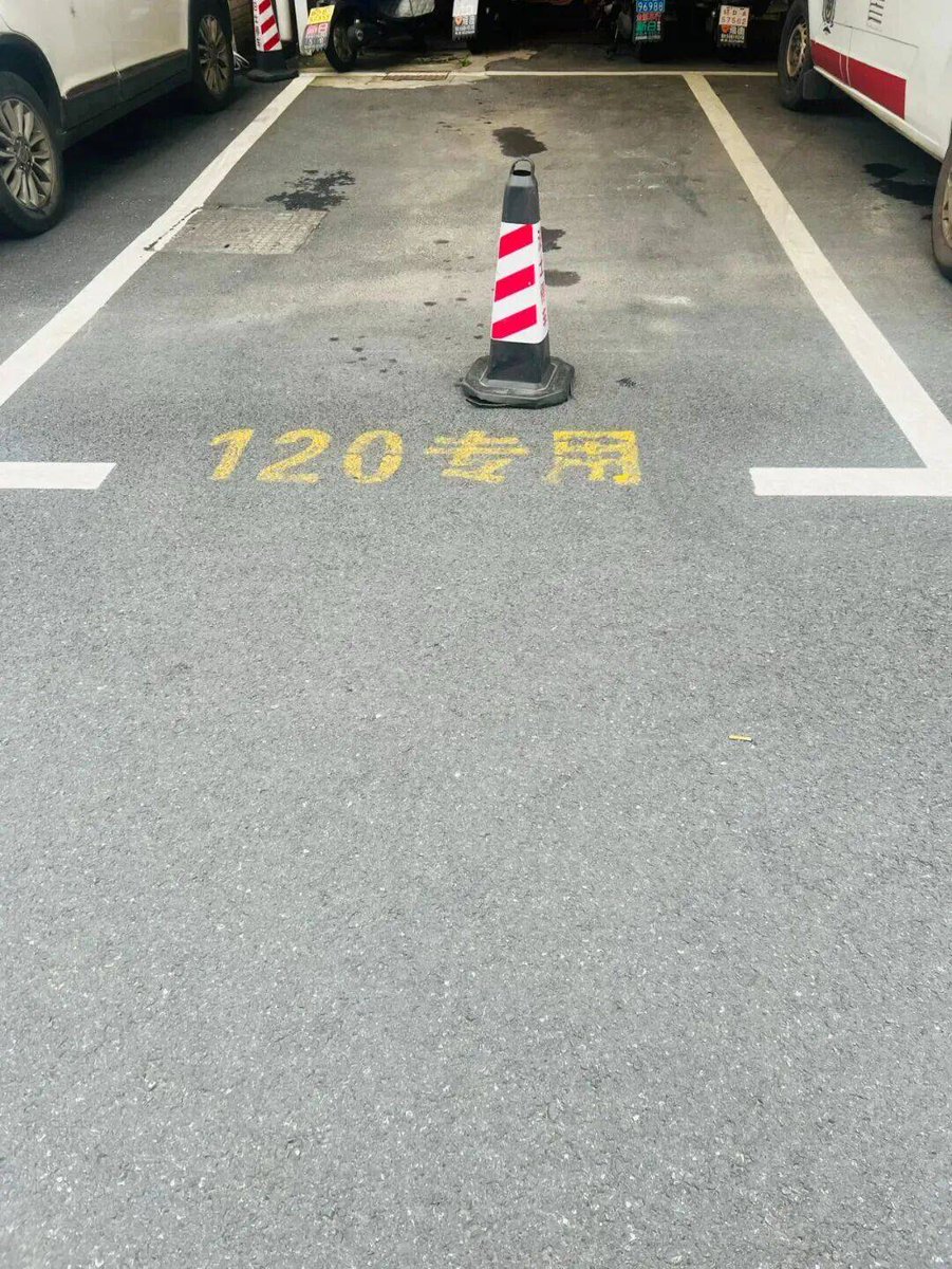 sher6750's tweet photo. Just nailed my first parallel parking on the first try!  No more panicking when I see those two lines—game changer for my driving journey. https://t.co/s5xiBc4xyT