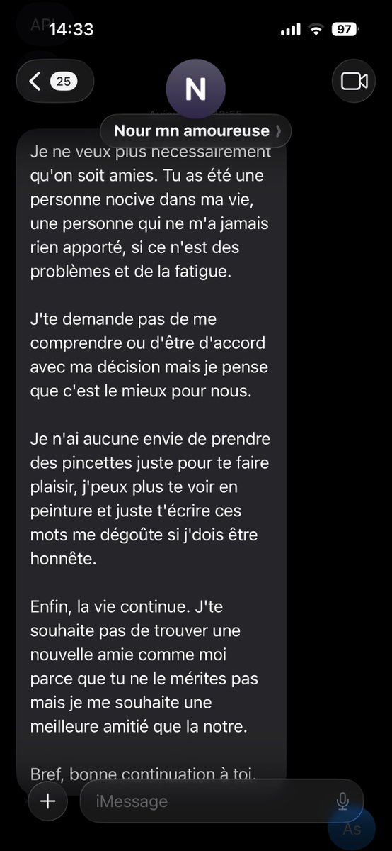 voidvoicemail's tweet photo. je suis dehors, je me suis enfuie de table. j'arrive pas à gérer. je peux pas. je suis toute seule à pleurer parce que putain c'est Nour quoi et je peux pas https://t.co/ETXMBx5Dnm