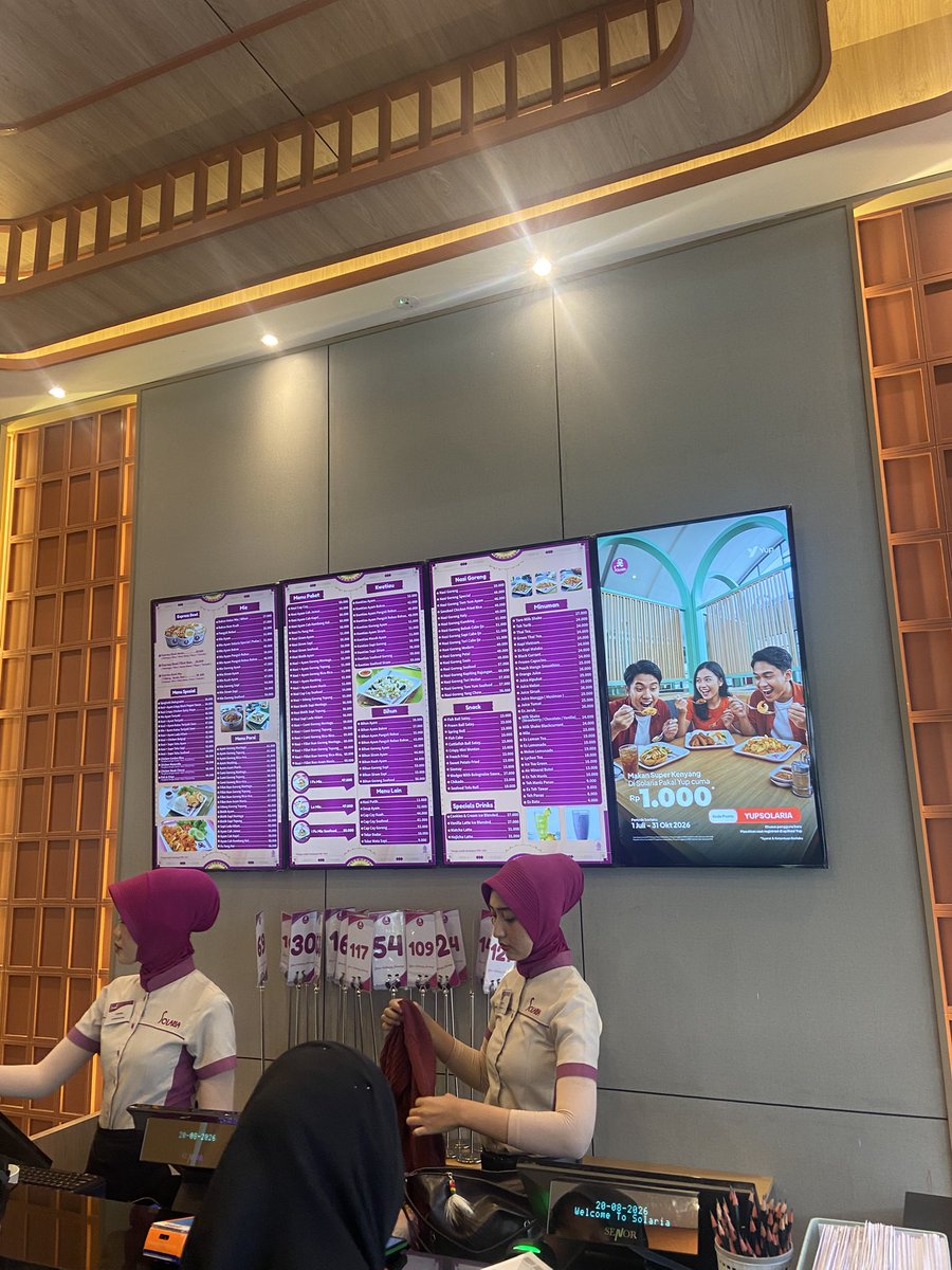 Indrovertt's tweet photo. Heran gw sama solaria, mau dimanapun berada rasa dan porsinya tetep sama. Enak dan mengenyangkan. 

📍Solaria Sumarecon, Bogor https://t.co/CjoKNeKAXS