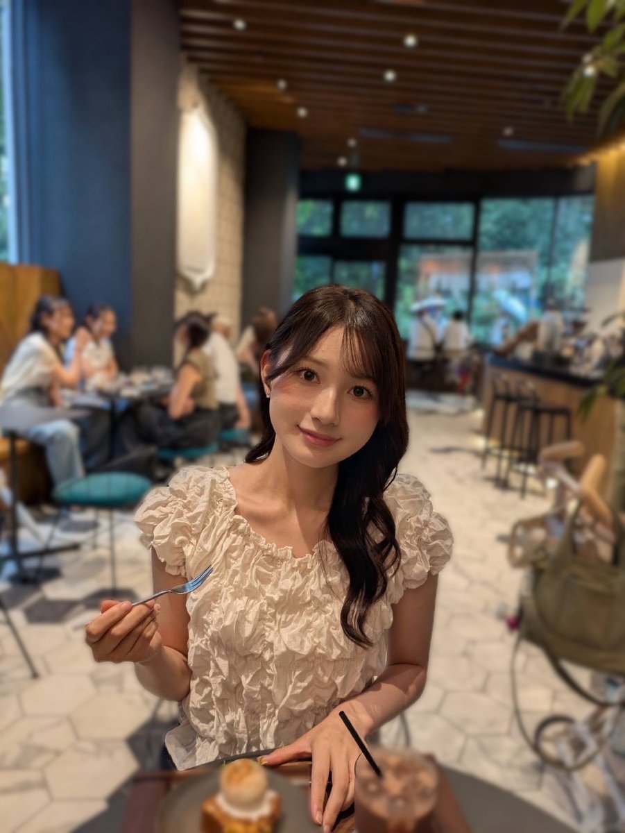 miss_seikei2602's tweet photo. 今日もお疲れさまです🎀
ずっと行きたかったカフェに行けた時の写真です✨

 #ミス成蹊  #ミスコン https://t.co/8xSS5wV4Oa