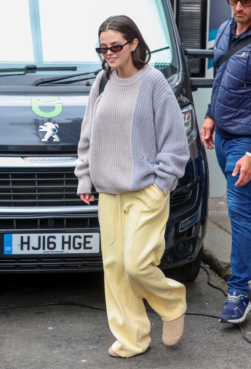 SelGoMedia's tweet photo. Selena Gomez seen in London, England 5/27 https://t.co/nG8GYGe0xP