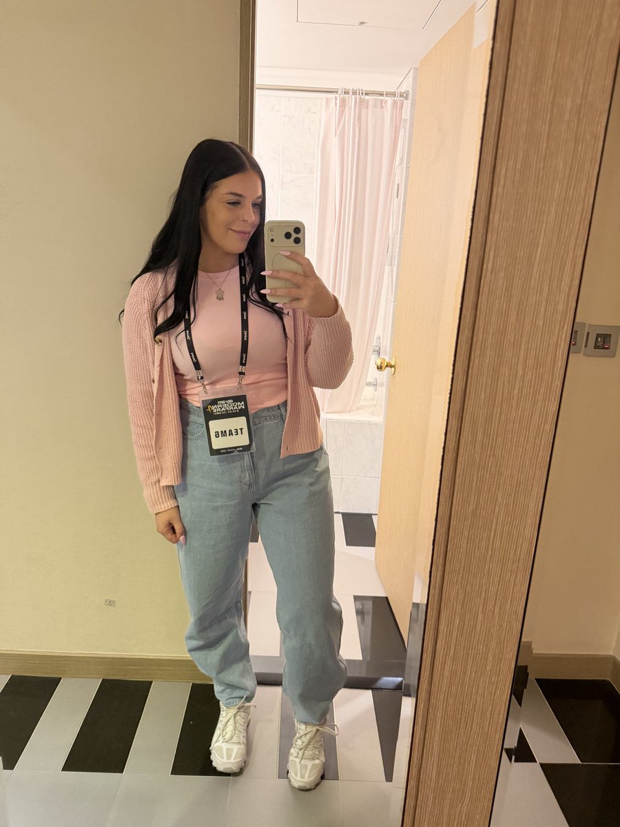stakkyTTV's tweet photo. Day 2 DONE. Is this real life π₯Ί
@CallofDuty @CallofDuty_ANZ
#codnext #codsquad #codpartner https://t.co/Hqm3lXJJGC