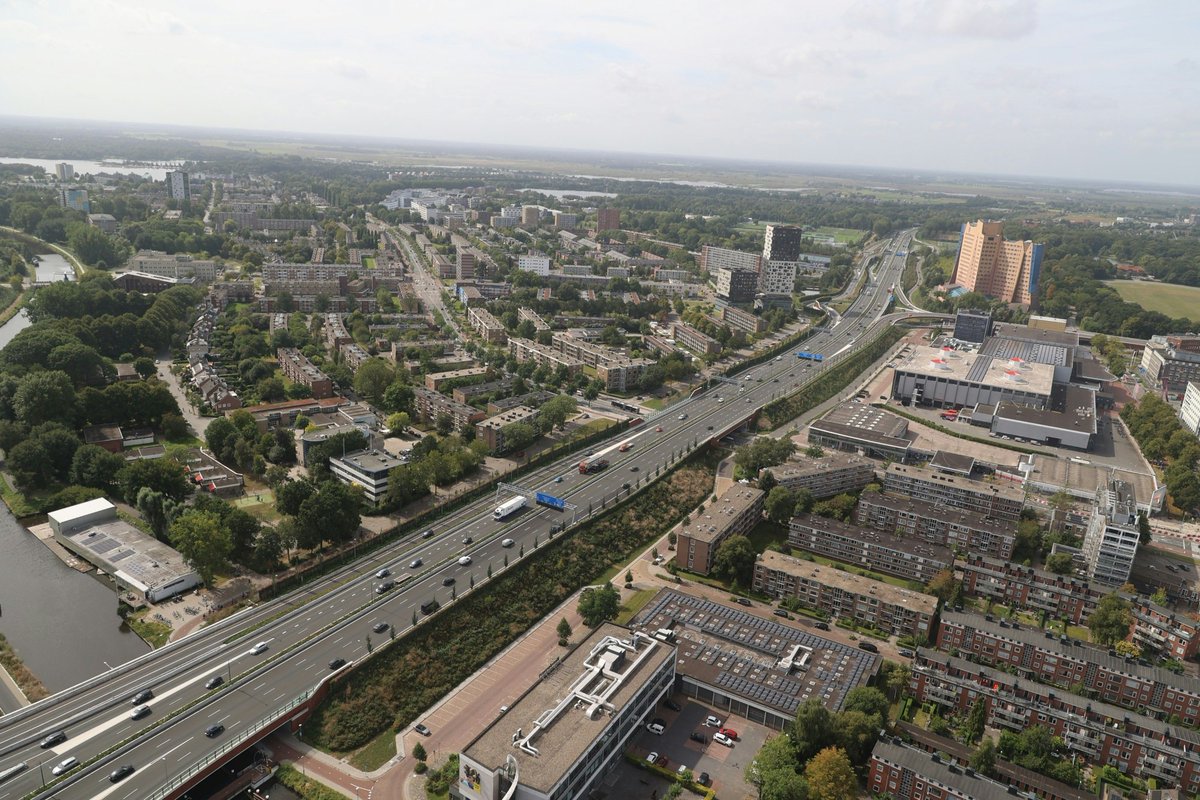 RWS_NN's tweet photo. Van dinsdag 25 augustus tot donderdag  1 oktober 2026 worden werkzaamheden uitgevoerd aan delen van de zuidelijke ringweg (N7) in #Groningen. Om hinder te beperken en veilig te kunnen werken, worden deze werkzaamheden in de avond en nacht uitgevoerd. https://t.co/WoCCVNvH86 https://t.co/K06GfD1oPF