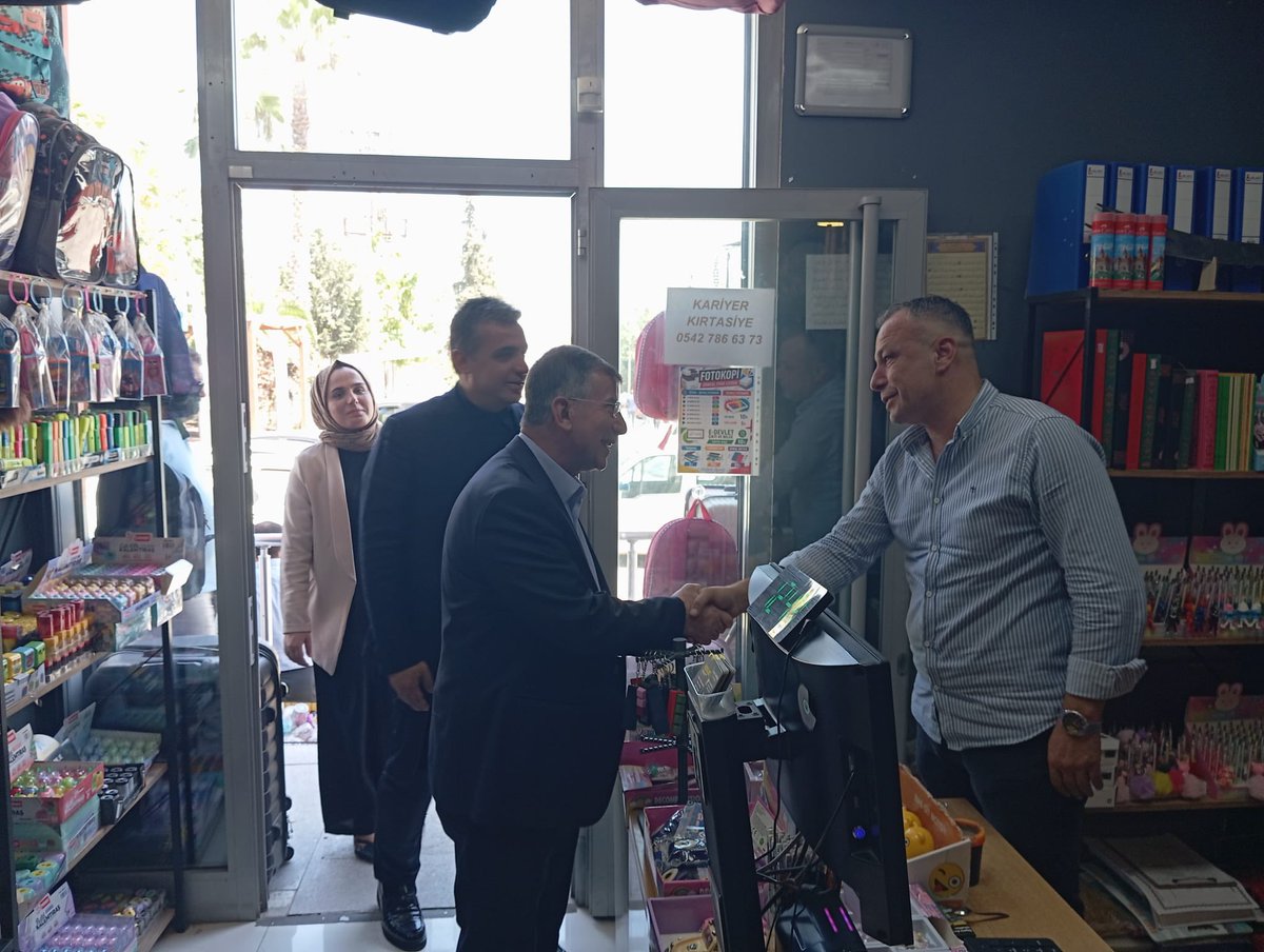 malicevheri's tweet photo. AK Parti Bozova İlçe Başkanımız Av. Mehmet Akgün, İlçe Kadın Kolları Başkanımız İpek Durmazoğlu, İlçe Gençlik Kolları Başkanımız İbrahim Dartar ve teşkilatımızla birlikte Bozova’da esnafımızı ziyaret ettik.

Çarşı ve sokaklarımızda alın teriyle ilçemizin ekonomisine değer katan esnafımızın talep ve beklentilerini dinledik, çözüm bekleyen hususları not aldık.

Bozova’mızın her meselesini yakından takip etmeye, esnafımızın ve hemşehrilerimizin yanında olmaya devam edeceğiz.

Tüm esnafımıza bereketli ve hayırlı kazançlar diliyorum.

@Akparti @akpartiurfa @Akbozova1 @bozovaakgenclik @akkadinbozova 
@avmehmetakgun @av_ipkdrmzoglu7 @dartar_ibrahim