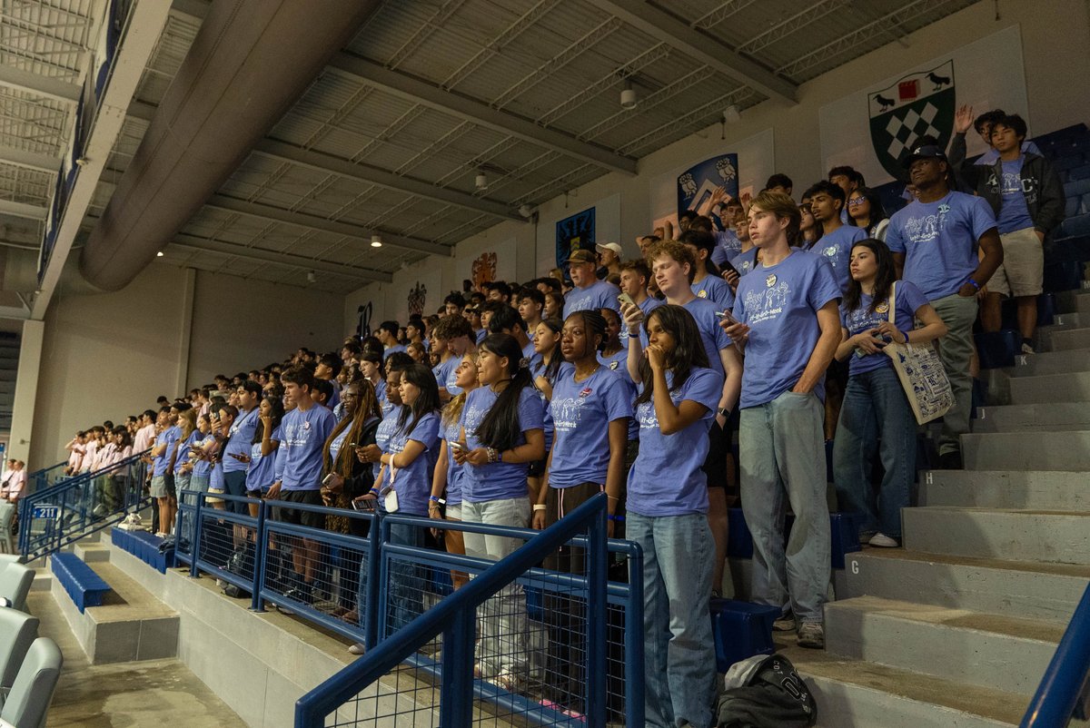 RiceUniversity's tweet photo. 🦉 Before classes begin, our newest Owls took a moment to consider everything that lies ahead. University leaders shared insights with the Class of 2030 as they prepare to learn from leading scholars, explore new ideas and start shaping their own paths here at Rice. https://t.co/Hnsi7UjVzF