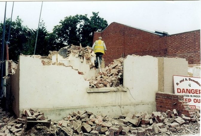 propertyau47583's tweet photo. A house linked to Fred and Rose West sold at auction for £57,750 in 2000.

25 Midland Road had been converted into three flats and the buyer planned to rent them out despite its horrifying past.

Would you have bought it?

#PropertyAuction #Property #UKProperty #TrueCrime https://t.co/k4y304QsIJ