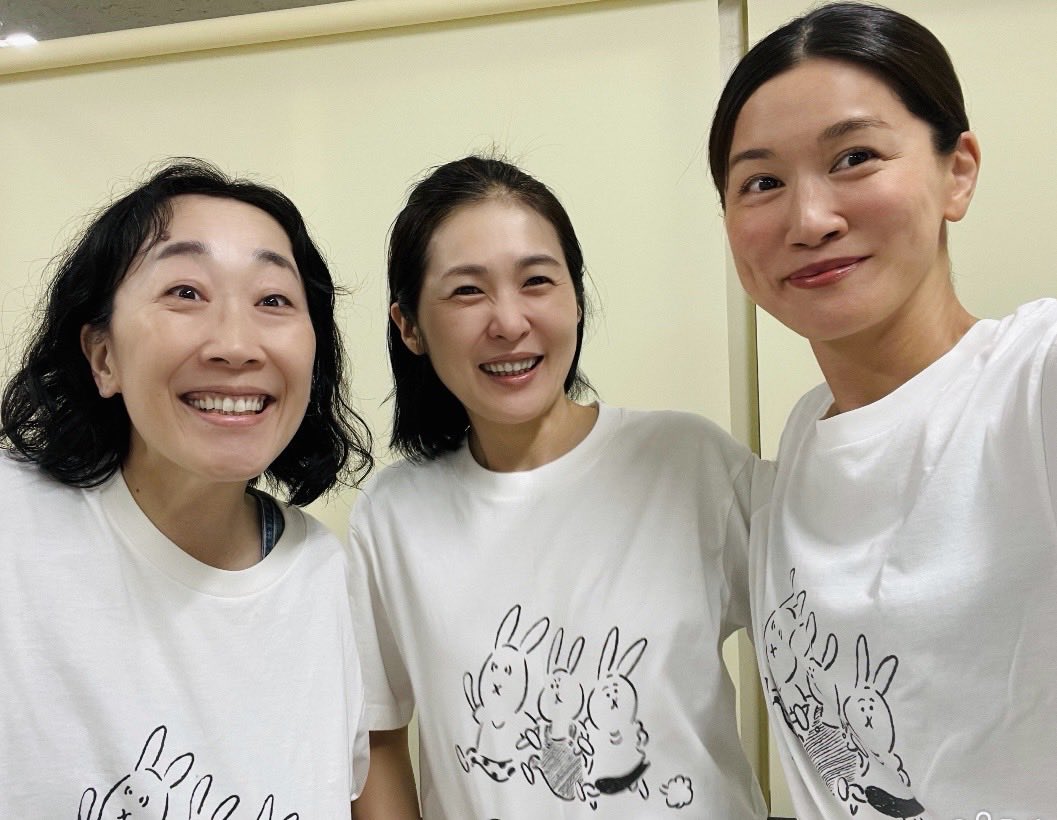 chitakiyo's tweet photo. チラリ。
初のリーディング公演に挑戦‼︎
チタキヨです。

今回の作品は 、2023年10月に
早稲田のイズモギギャラリーにて
上演した作品です🐇

今回やるにあたっての意気込みです↓
＊老眼のため、バリバリをパリパリと間違えておりますがそのままお楽しみください
＊写真にヨがいませんね次こそは！ https://t.co/KfwmP7Yfps