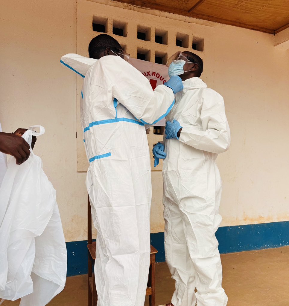 OMSCentrafrique's tweet photo. 🚨Face au risque lié au virus #Bundibugyo 🦠, le district sanitaire d’#Obo en #RCA 🇨🇫, est classé priorité 1. Sous le leadership du @MSPCentrafrique, l’OMS et ses partenaires renforcent la préparation : piliers techniques, formation des équipes et exercice de simulation. https://t.co/p4jBpWFTKI