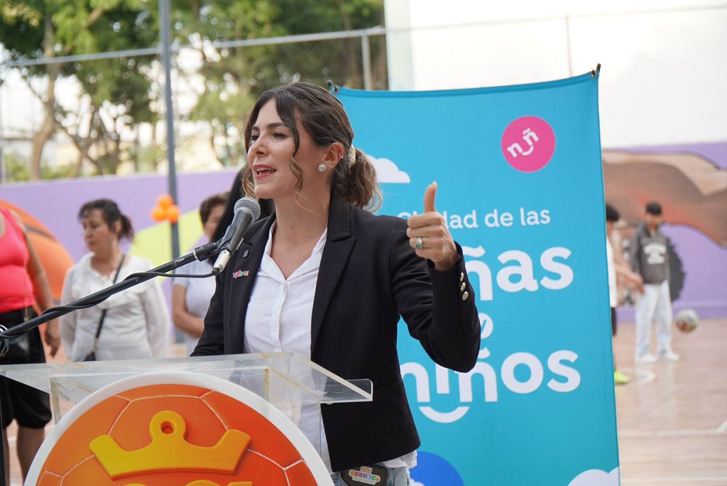 MonicaMgn's tweet photo. En #Zapopan, el trabajo se hace en equipo y en la calle. 🧡

Con mucho gusto acompañamos al alcalde @JuanJoseFrangie en Colli Ejidal y Colli CTM, a la entrega de espacios renovados para que nuestras familias vuelvan a encontrarse, hacer deporte y disfrutar de su colonia.

Seguimos regresando, escuchando y trabajando desde donde más importa: nuestras colonias.