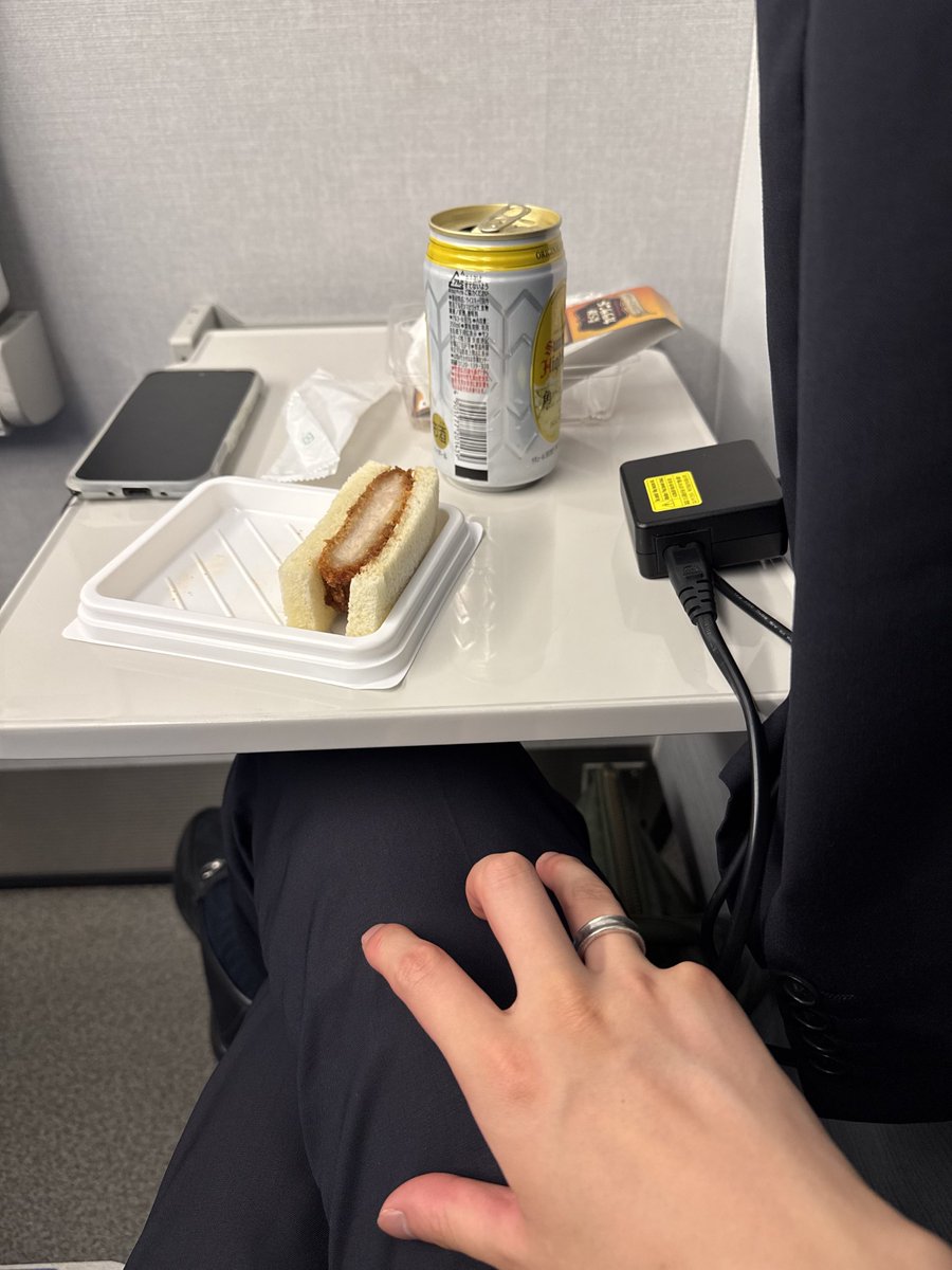 ROLLS0911's tweet photo. 6:00-22:00
弾丸大阪出張 https://t.co/Mwb7ZfyTdS