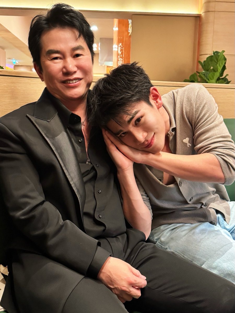 nongsiii's tweet photo. sam_aow IG:
when both sons come over acting all clingy (🫪🤍)

#GeminiFourth #เจมีไนน์โฟร์ท
#Gemini_NT #Fourthnattawat https://t.co/7evN2v01Q8