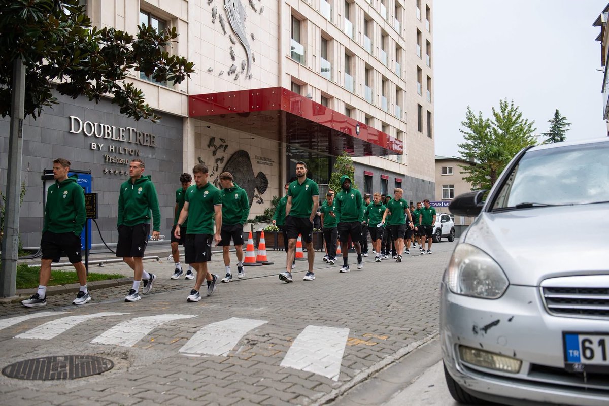 Fradi_HU's tweet photo. Matchday by the Black Sea. Big 90 minutes ahead. 🌊🟢⚪️ https://t.co/OBjmNwxRc3