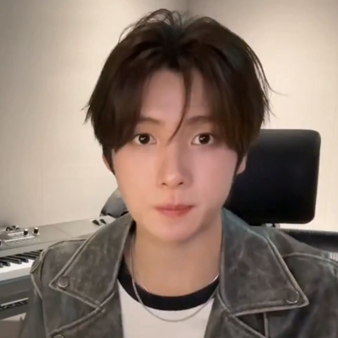 heartgini's tweet photo. 눈 다 뜬 영재 개잘생김 ㅜㅜㅜㅜㅜㅜㅜ https://t.co/evIUI6xkQf