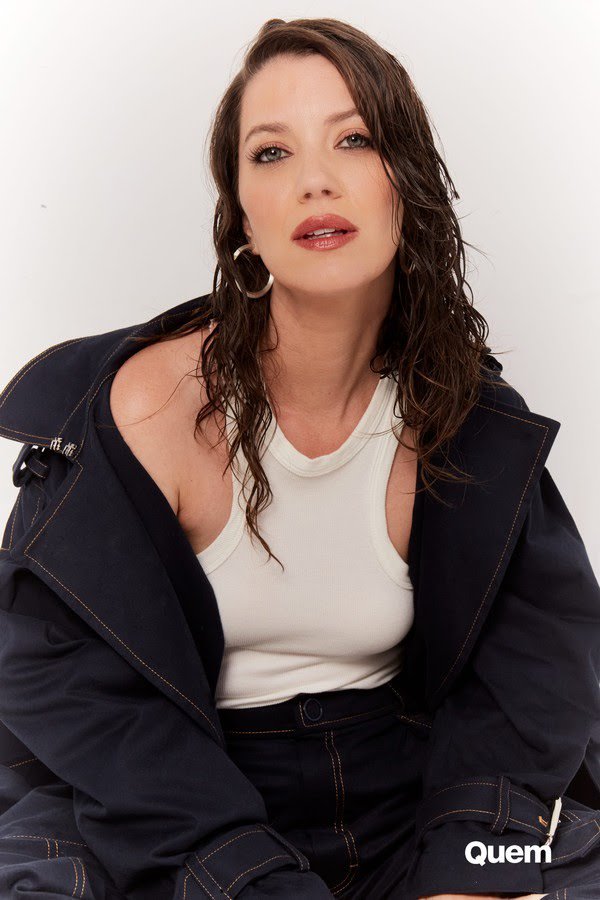 universodill's tweet photo. 📝 Nathalia Dill belíssima nesse ensaio e entrevista para a Revista Quem ✨🤍 

A atriz disse a publicação que : "Todo ator deveria ter noção de que a profissão tem instabilidade."  

🔗Link da matéria: https://t.co/Zl93vgGHPD https://t.co/Smck0Bi5eq