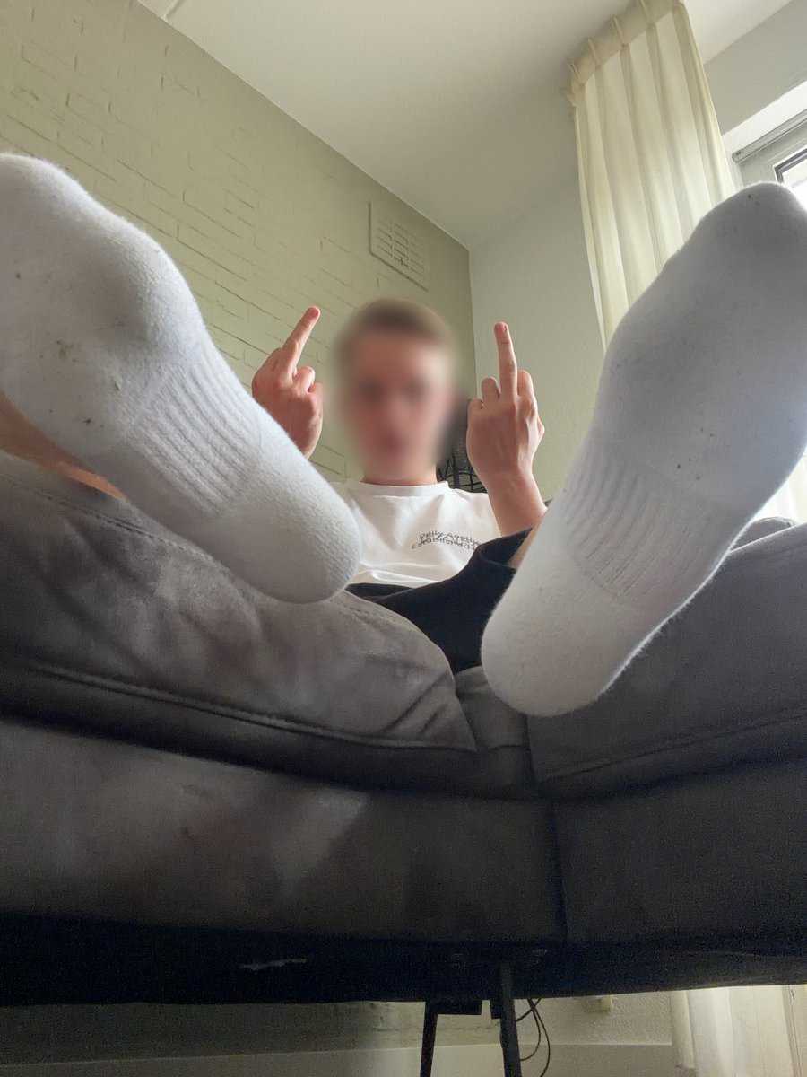 CashmasterLuuk's tweet photo. Its so pathetic to see that you want to smell my dirty worn socks😵‍💫 https://t.co/AXt4iCnobS