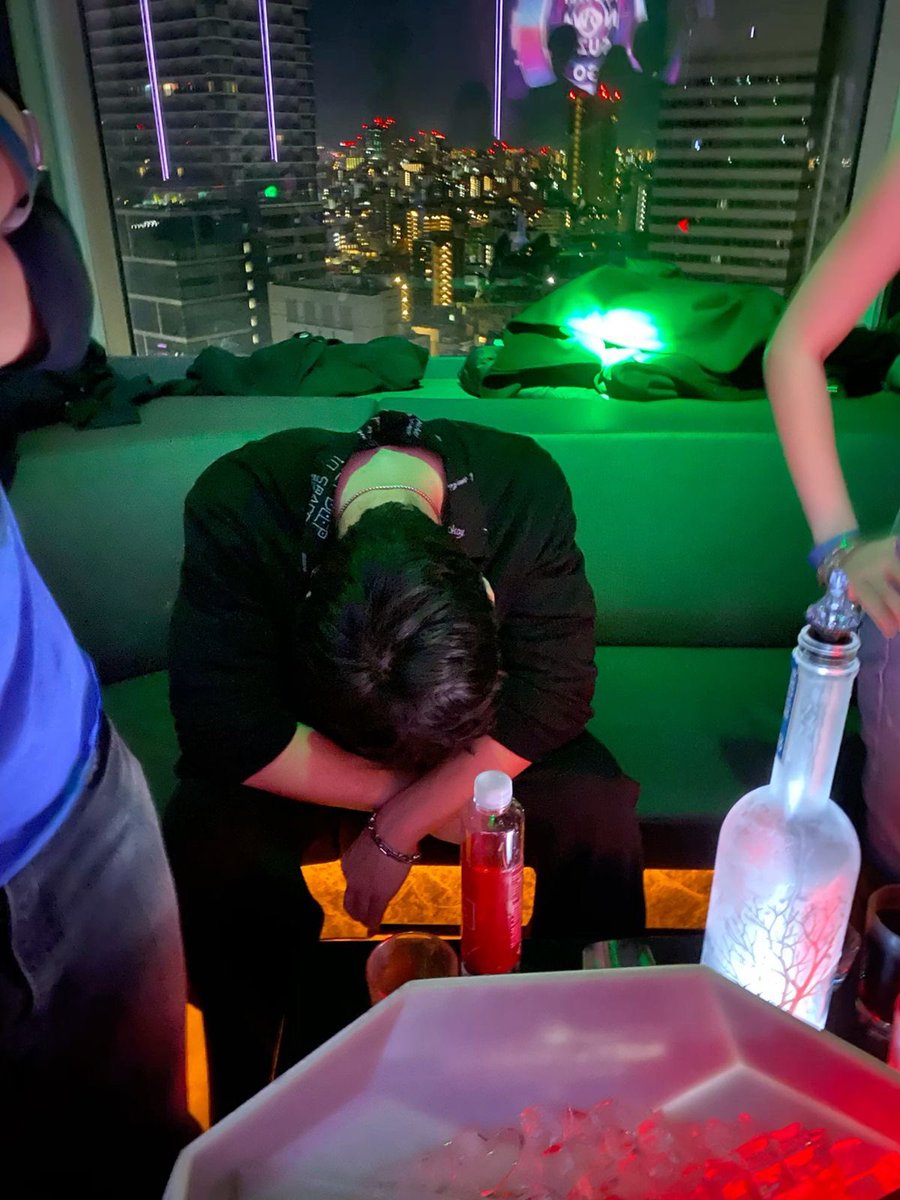 rrifleshot's tweet photo. Happy oneMonth with the cutie boygirl i Stalked for months. Can’t wait to spend Many More with you ❤︎❤︎❤︎🍻 ps Dont Ask To Get Drinks Ever Again.. (¬_¬") https://t.co/bmVDuPBTCd