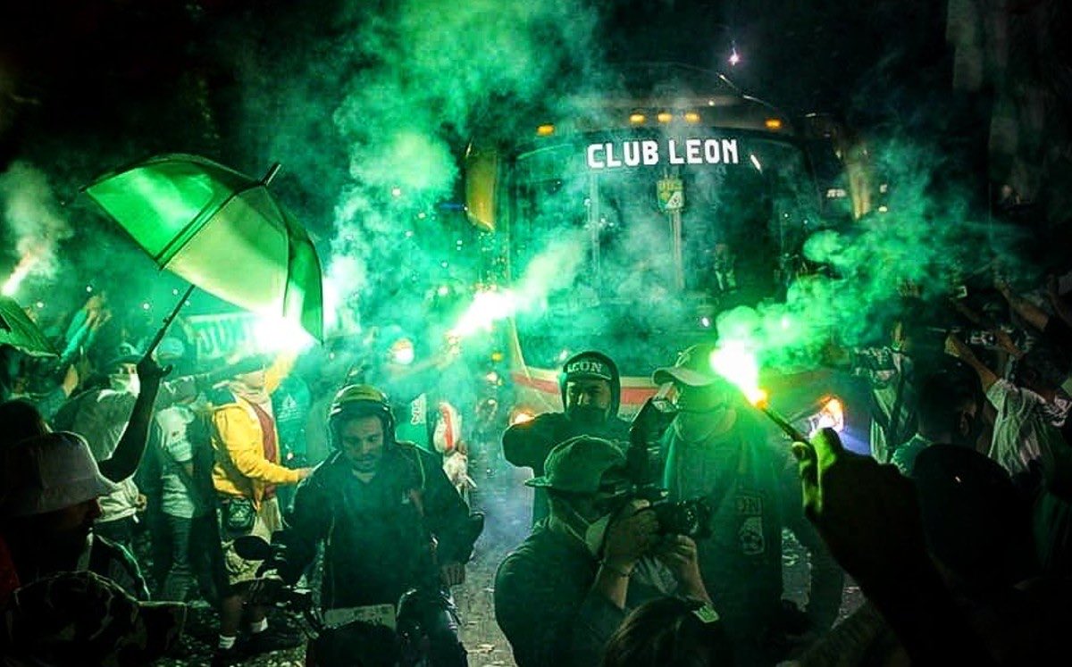 myoungwf's tweet photo. Para que un amor sea intenso, aveces se tiene que sufrir. 
Feliz aniversario al club que hizo enamorarme del deporte más hermoso de este mundo. 
@clubleonfc https://t.co/YY2cYVUSOL