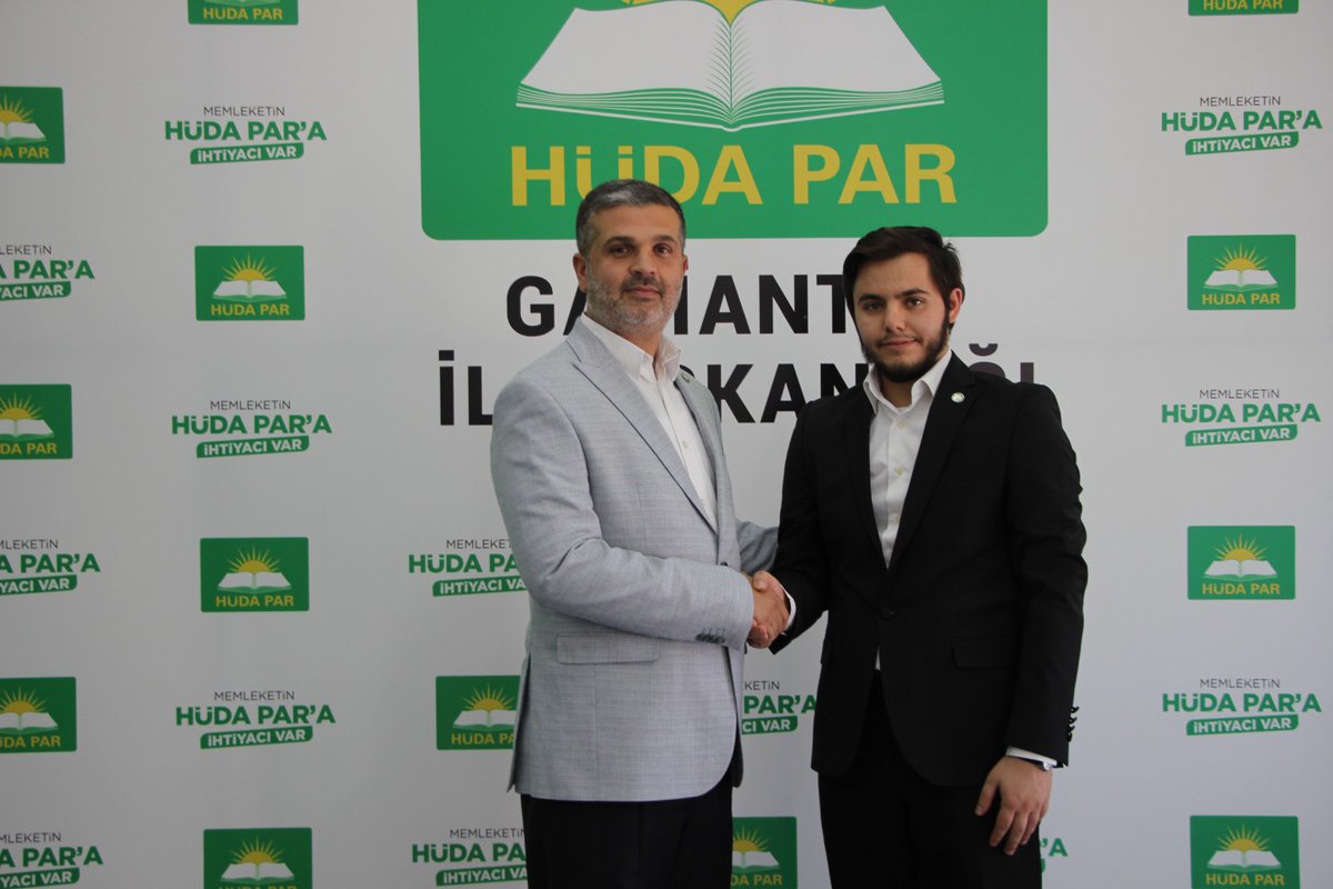 antephudapar's tweet photo. GENÇLİK KOLLARIMIZDA GÖREV DEĞİŞİMİ

HÜDA PAR Şahinbey İlçe Gençlik Kolları Başkanlığı görevine Feyzullah Harat getirildi.

Gençlik teşkilatımızda yeni bir dönemin başlangıcı olan bu görev değişiminin hayırlara vesile olmasını diliyor; Feyzullah Harat ve yeni yönetimine görevlerinde muvaffakiyetler temenni ediyoruz.

Görevi devreden Muhammed Kiriş’e ise bugüne kadar gençlik teşkilatımız adına ortaya koyduğu gayret, emek ve özverili çalışmalarından dolayı teşekkür ediyor, bundan sonraki çalışmalarında başarılar diliyoruz.

HÜDA PAR Gaziantep İl Başkanlığı olarak; gençlerimizin heyecanını ve enerjisini teşkilat çalışmalarımıza yansıtarak, gençliğimizle birlikte daha güçlü bir geleceği inşa etmek için çalışmalarımızı sürdüreceğiz.

Yeni görev döneminin teşkilatımız, gençlik teşkilatımız ve Şahinbey’imiz için hayırlı olmasını diliyoruz.

#HürGençlik #Şahinbey #HÜDAPAR