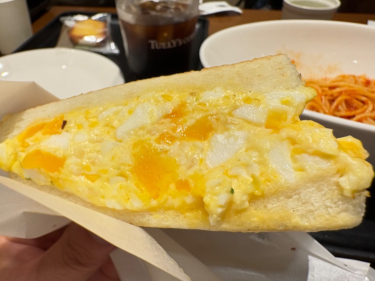 motti_gohei's tweet photo. もちっともちっと
もっちごへいです😃

昨夜の夕飯はもっちママと
イクスピアリのタリーズで夕飯です。

トマトのパスタ🍝
卵サンド🥪

大盛りを頼んだけど、できませんと
言われてしまいまして。。。

足りるかな？と思ったら足りず笑

美味しいんですがボリュームが❗️

ごちそうさま😋 https://t.co/oh2LhnKKse