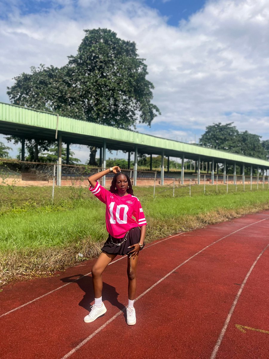 lookingforethel's tweet photo. #classof2026
Better late than never 🤭 https://t.co/4Jc0D1xA5Z