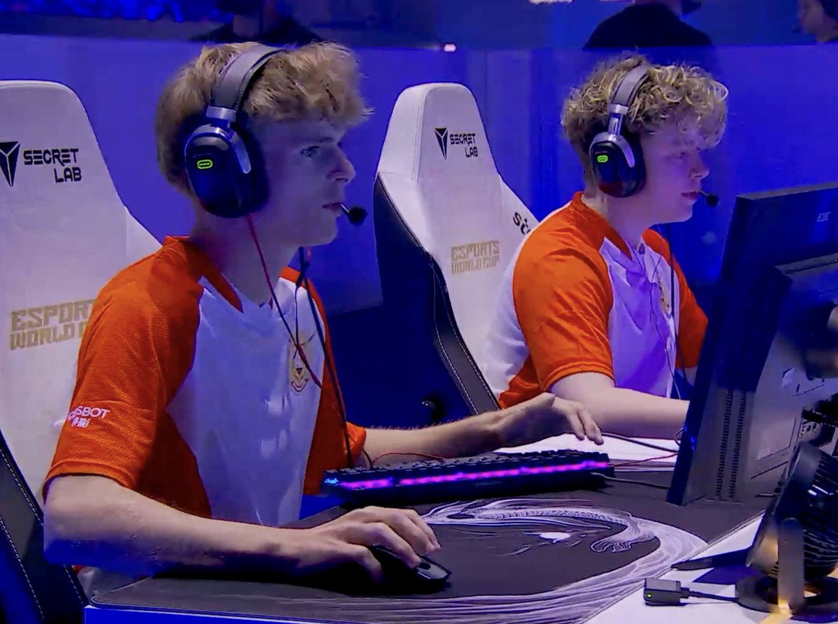 arcaloot's tweet photo. Super proud of all the Pros representing Arcaloot in EWC Group B! 

Super excited to see which Arcaloot pros make it to Finals!🏆 https://t.co/UCNag1kogk