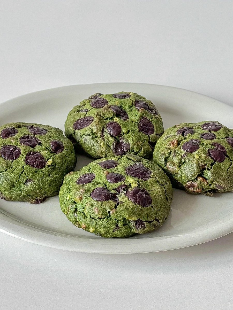 fagoagosti's tweet photo. Just nailed my first homemade matcha cookies  Chewy, fragrant, and way more satisfying than store-bought ones—baking hits different when it turns out perfect!， https://t.co/IWhY3mmZCK