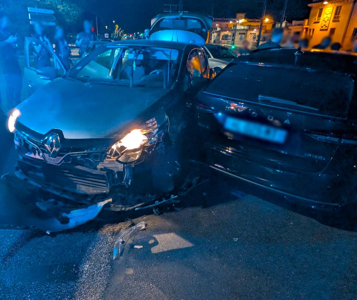 mvalet_officiel's tweet photo. Ils avaient une cagoule, ils étaient gantés et circulaient à bord d’une voiture volée.

Et ces trois malfaiteurs n’ont pas hésité à foncer sur une voiture de la BAC pour la percuter de plein fouet !

Moi, j’appelle ça une tentative de meurtre. Ni plus, ni moins.

Grâce à un geste très pro et ultra-réactif du conducteur, les 3 policiers ont évité le pire.

Et évidemment, sans surprise : conducteur ivre et sans permis… Ben voyons !

Et là, j’apprends quoi ? Qu’il serait poursuivi pour violences volontaires avec arme, et pas pour tentative d’homicide 🤦‍♂️.

Ça me met en colère.

À force de ne pas qualifier ces faits à leur juste gravité, on finit par banaliser des refus d’obtempérer où des voyous sont prêts à envoyer des policiers dans des cercueils !

J’apporte tout mon soutien à ces 3 Gardiens de la Paix courageux de la BAC de la division Ouest de Lyon 🇫🇷.

Et j’en profite pour le redire : tous les baceux devraient pouvoir suivre le stage de conduite rapide.

Dans ce genre de situation, ça peut clairement sauver des vies !