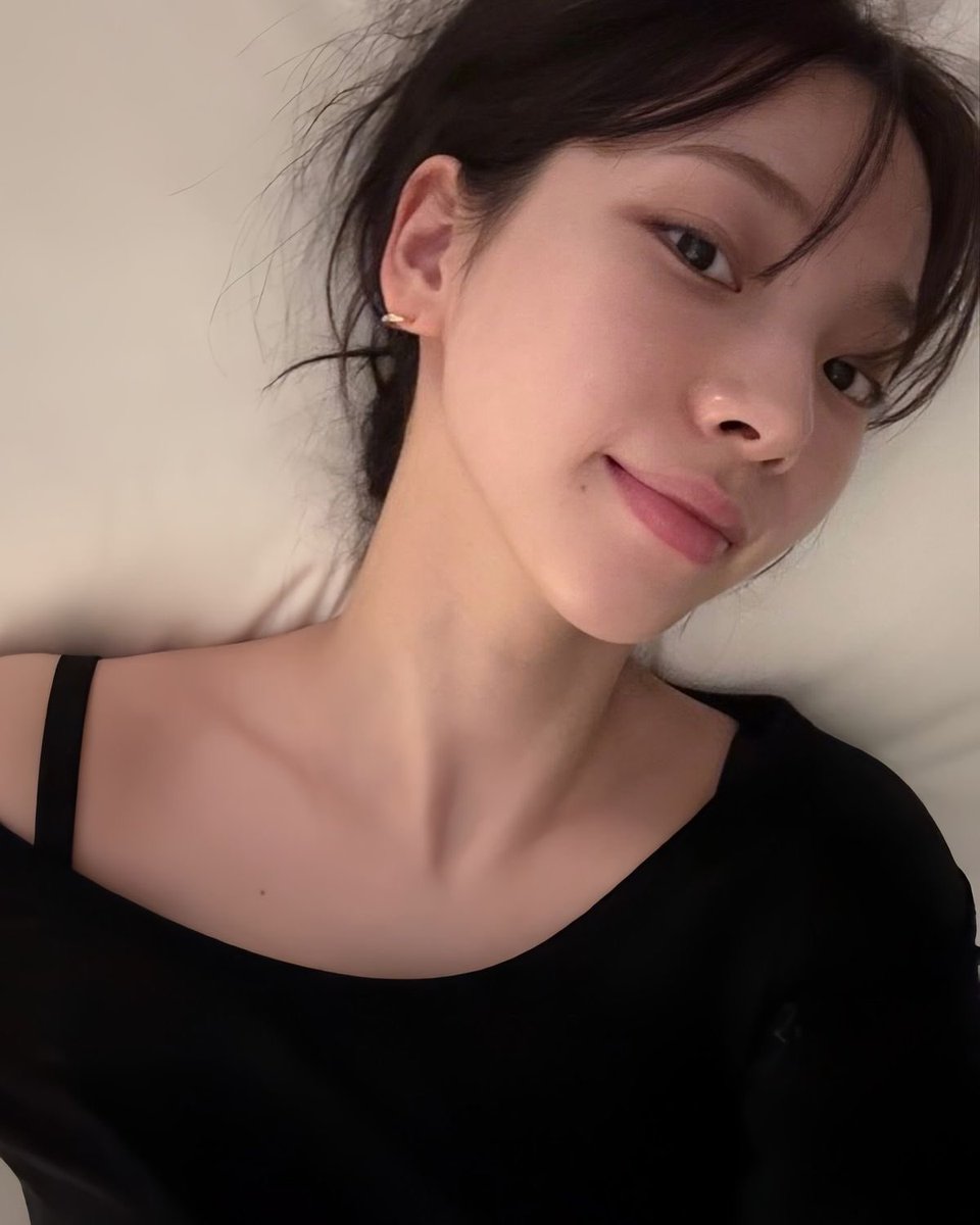 yooayina's tweet photo. Ada yang masi bangun?? https://t.co/1BBog0EaDt