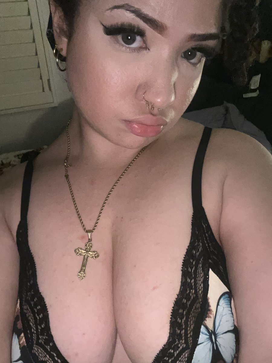 hotforcoco tweet picture
