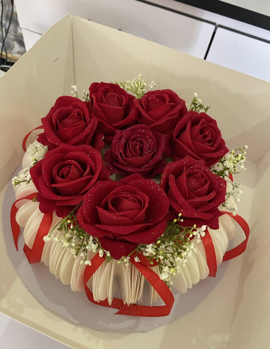 Phlossy18's tweet photo. The most beautiful cake you'll see today 😍🥰❤️ 

Need a celebration cake? Please send us a dm👏👏👏
Location @InsideOsogbo https://t.co/AvR1n0kRsU