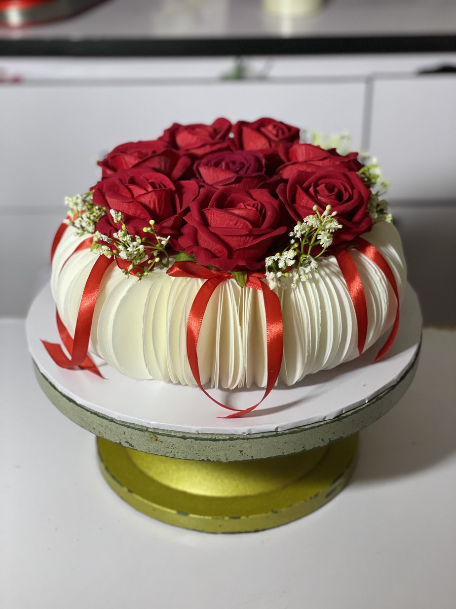 Phlossy18's tweet photo. The most beautiful cake you'll see today 😍🥰❤️ 

Need a celebration cake? Please send us a dm👏👏👏
Location @InsideOsogbo https://t.co/AvR1n0kRsU