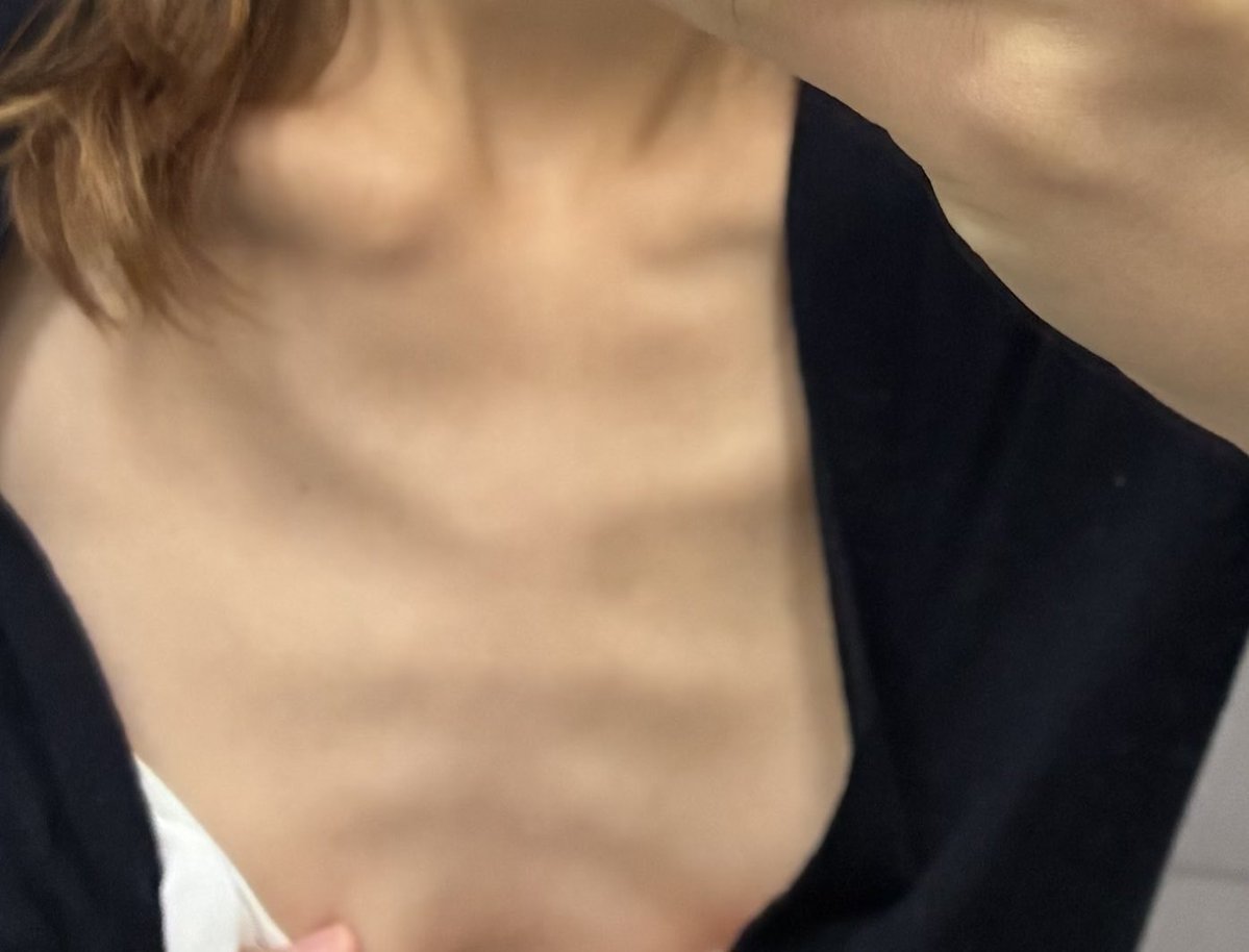 piercedbuni's tweet photo. sternum from yesterday,, bune needs to cherish this before gaining https://t.co/ME95Vr8fLn