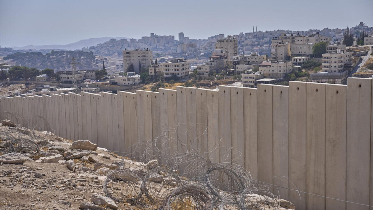 FRANCE24's tweet photo. France, Germany, UK and Italy slam Israel's 'E1' West Bank settler project
➡️ https://t.co/Hpivik1tlD https://t.co/JNfW77Q3hD