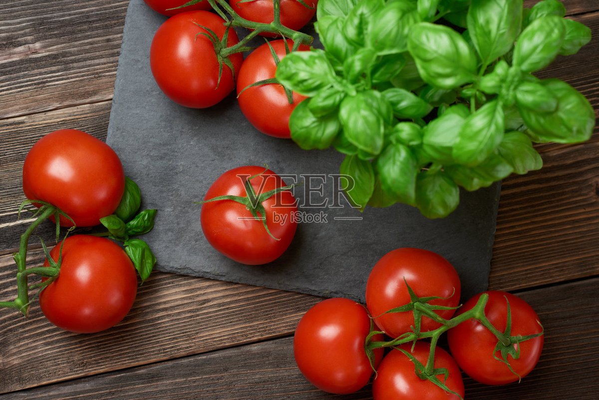 syafriz15709717's tweet photo. Fresh local cherry tomatoes u0026 basil in stock! Grab them for your weekend pasta or salad—hand-picked today, super juicy https://t.co/O1NCVRCZcx