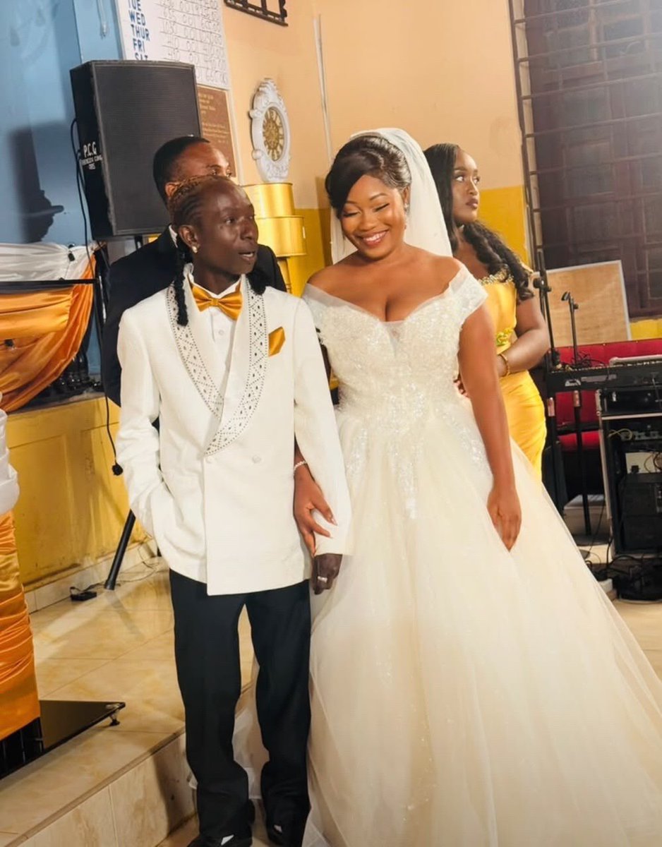 _khendrickk's tweet photo. Patapaa is really winning in life . Got divorced and came back stronger with a 10/10. My GOAT for a reason 😂🐐 https://t.co/UrSGmGrgfd