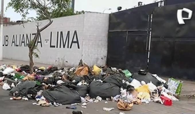 Marcial1202's tweet photo. @MasMusicPE Osadía es llamar estadio a esto xdddddd https://t.co/uH3uAoU5nA
