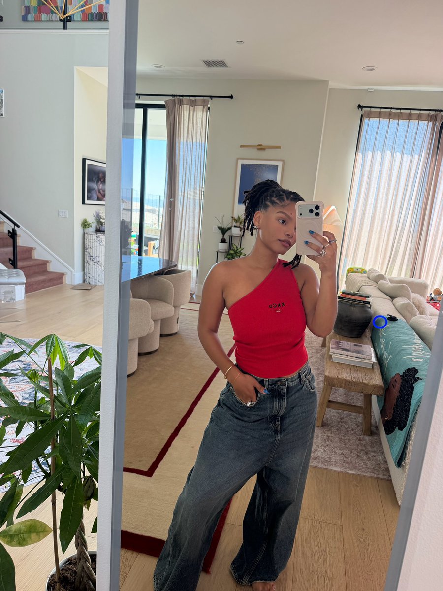 HalleBailey's tweet photo. ❤️✨ https://t.co/QeiETTSmo0