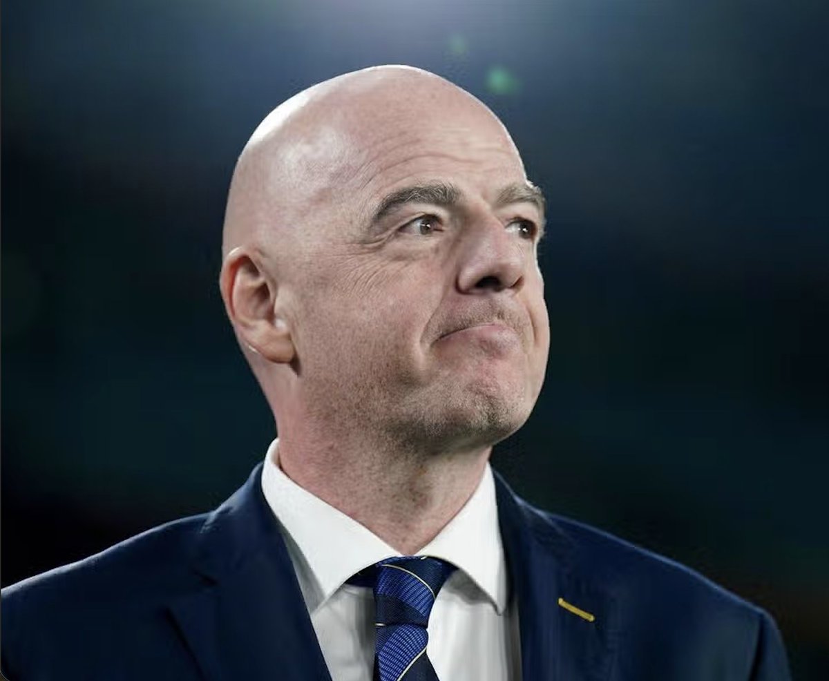 TouchlineX's tweet photo. 🚨 𝗕𝗥𝗘𝗔𝗞𝗜𝗡𝗚: Gianni Infantino explored plans for a HUGE new Under-15 World Cup involving ALL 211 FIFA member nations.

The idea included:

• Israel vs Palestine to be the opening match
• Opening or closing ceremonies at Disneyland
• 211 countries taking part

— @telegraaf