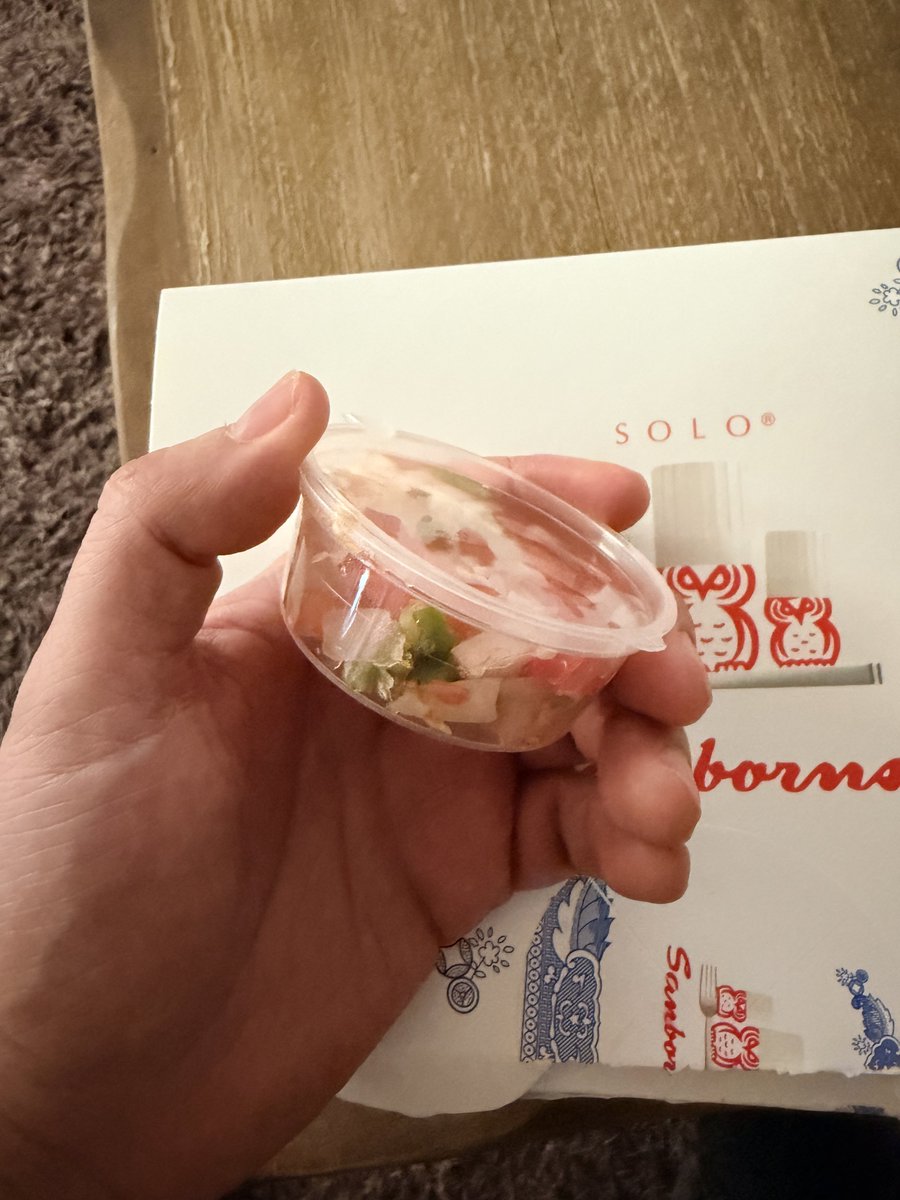 Dios_0ficial's tweet photo. No mames @solosanborns , espero que no hayan puesto en peligro de extinción a los jitomates, cebollas y chiles por tantos que utilizaron para hacer el pico de gallo que me mandaron para mis 4 molletes hijos de su putísima y marra madre. 

Bendiciones. https://t.co/YEA1nidOxb